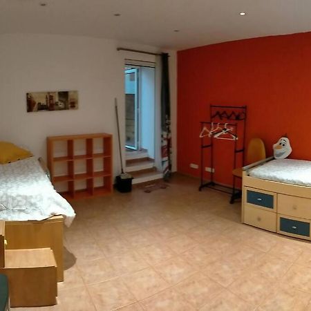 Preciosa Casa De 2 Pisos A 50 Metros De La Playa Villa Canet De Mar Bagian luar foto